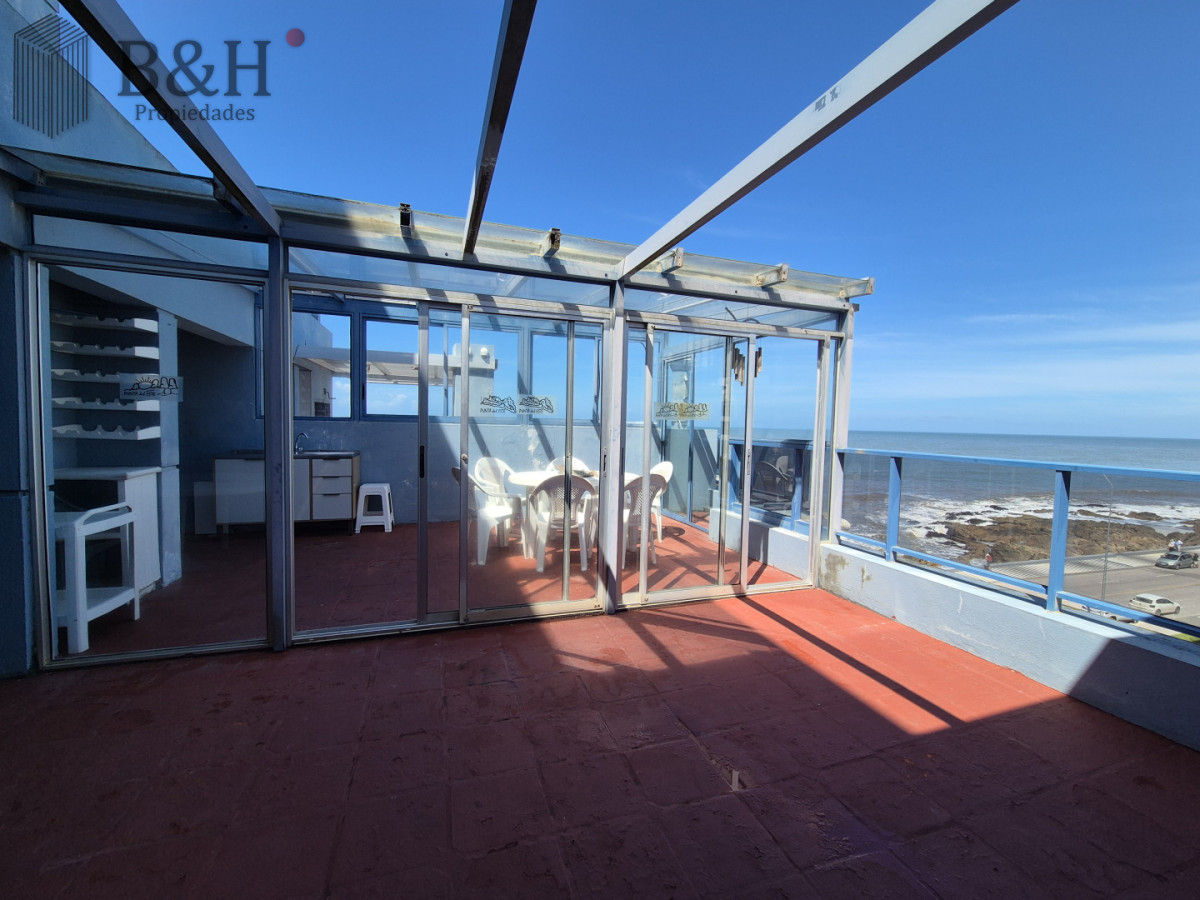 Apartamento ID.6898 - Oportunidad 3 dormitorios + servicio y gran terraza con parrillero propio en Playa Brava Punta del Este 