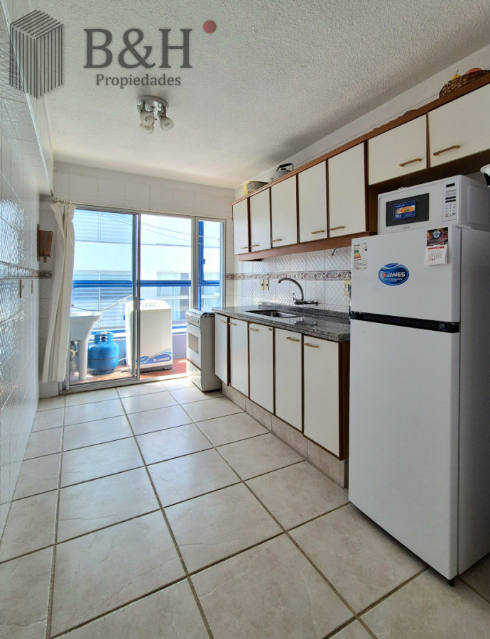 Apartamento ID.6898 - Oportunidad 3 dormitorios + servicio y gran terraza con parrillero propio en Playa Brava Punta del Este 