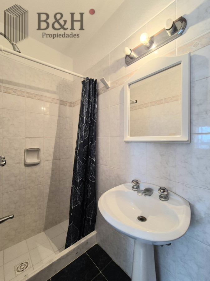 Apartamento ID.6898 - Oportunidad 3 dormitorios + servicio y gran terraza con parrillero propio en Playa Brava Punta del Este 