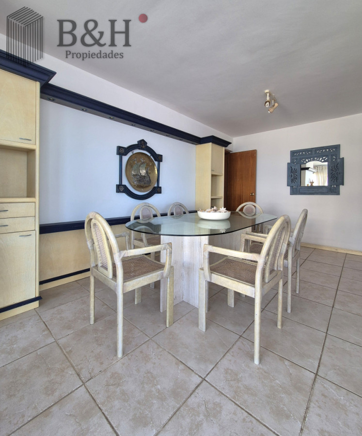 Apartamento ID.6898 - Oportunidad 3 dormitorios + servicio y gran terraza con parrillero propio en Playa Brava Punta del Este 