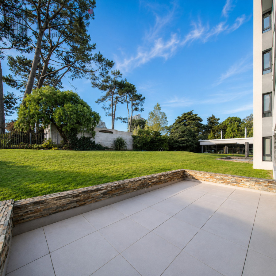 Apartamento ID.4869 - Oportunidad Apartamento 2 dormitorios moderno gran terraza cochera piscina Playa Mansa Punta del Este