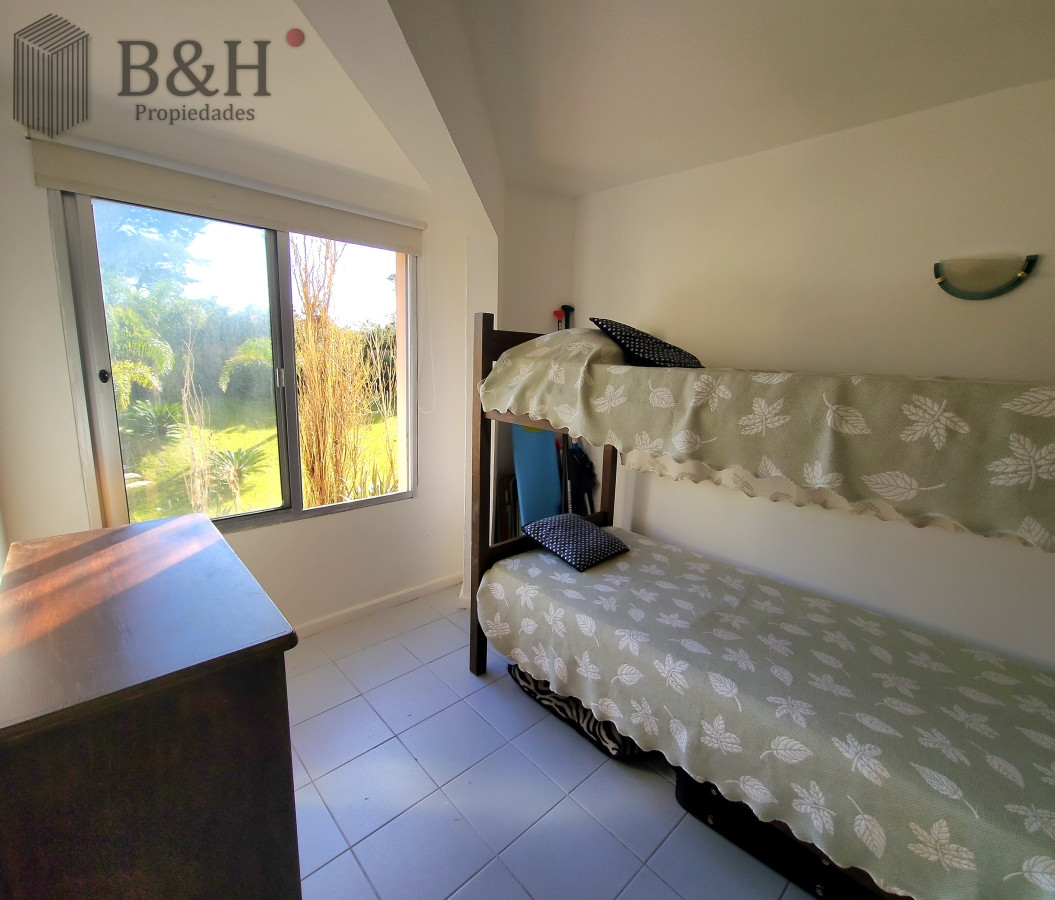 Apartamento ID.3381 - Apartamento 3 dormitorios primera linea frente al mar Playa Mansa Pinares con piscina y cochera