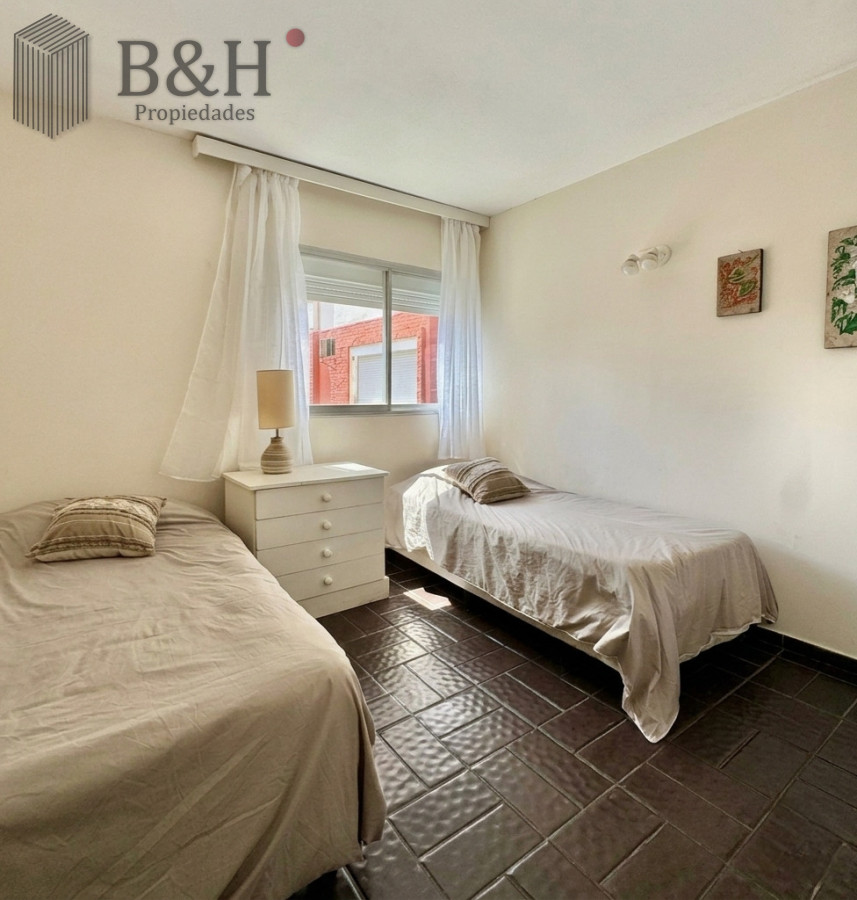 Apartamento ID.6871 - Oportunidad 2 dormitorios con balcón primera línea Playa Mansa 