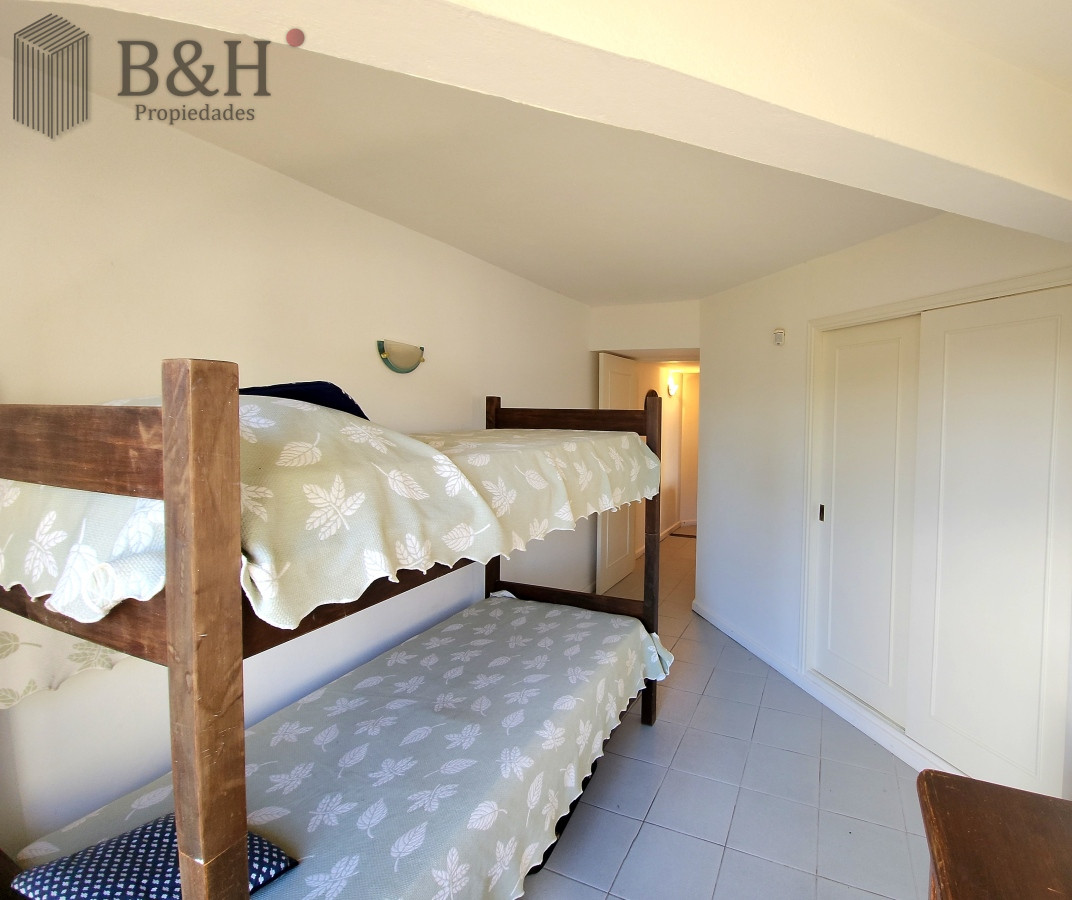 Apartamento ID.3381 - Apartamento 3 dormitorios primera linea frente al mar Playa Mansa Pinares con piscina y cochera