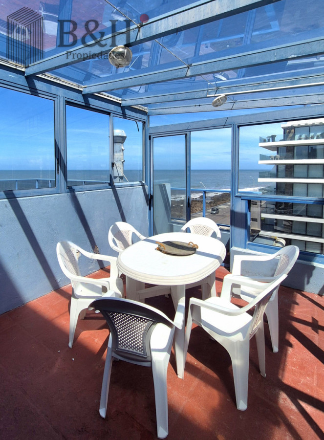 Apartamento ID.6898 - Oportunidad 3 dormitorios + servicio y gran terraza con parrillero propio en Playa Brava Punta del Este 