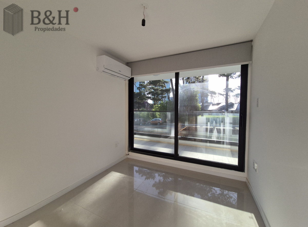Apartamento ID.4283 - Alquiler anual apartamento 2 dormitorios con parrillero a estrenar 200mts del mar Playa Mansa