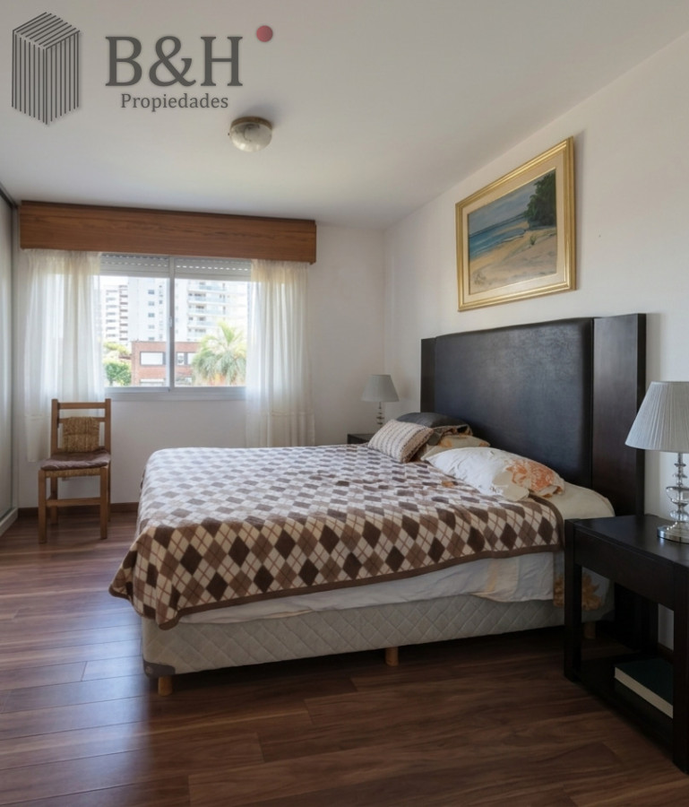Apartamento ID.7172 - Apartamento Reciclado de 3 Dormitorios con Parrillero en Playa Mansa Punta del Este