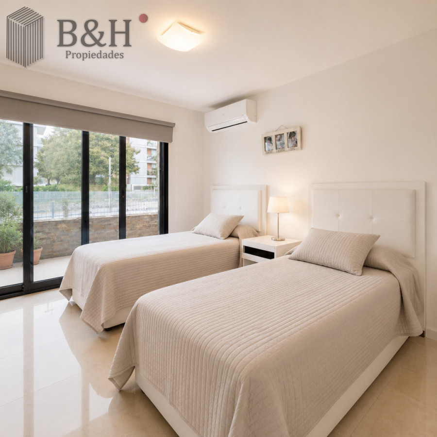 Apartamento ID.4869 - Oportunidad Apartamento 2 dormitorios moderno gran terraza cochera piscina Playa Mansa Punta del Este