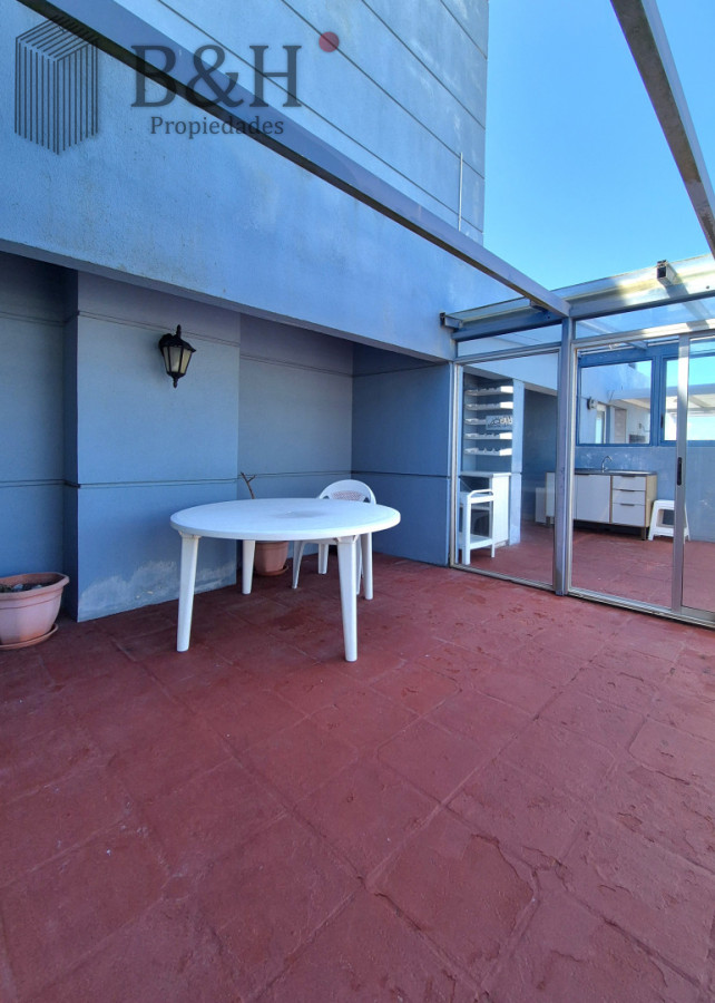 Apartamento ID.6898 - Oportunidad 3 dormitorios + servicio y gran terraza con parrillero propio en Playa Brava Punta del Este 