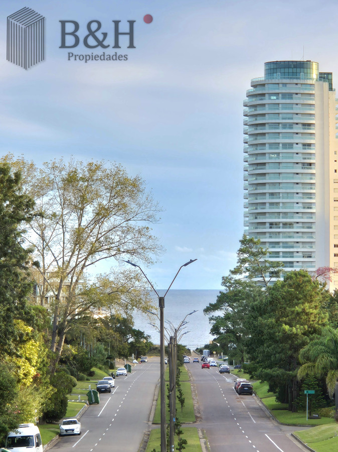Apartamento ID.4869 - Oportunidad Apartamento 2 dormitorios moderno gran terraza cochera piscina Playa Mansa Punta del Este