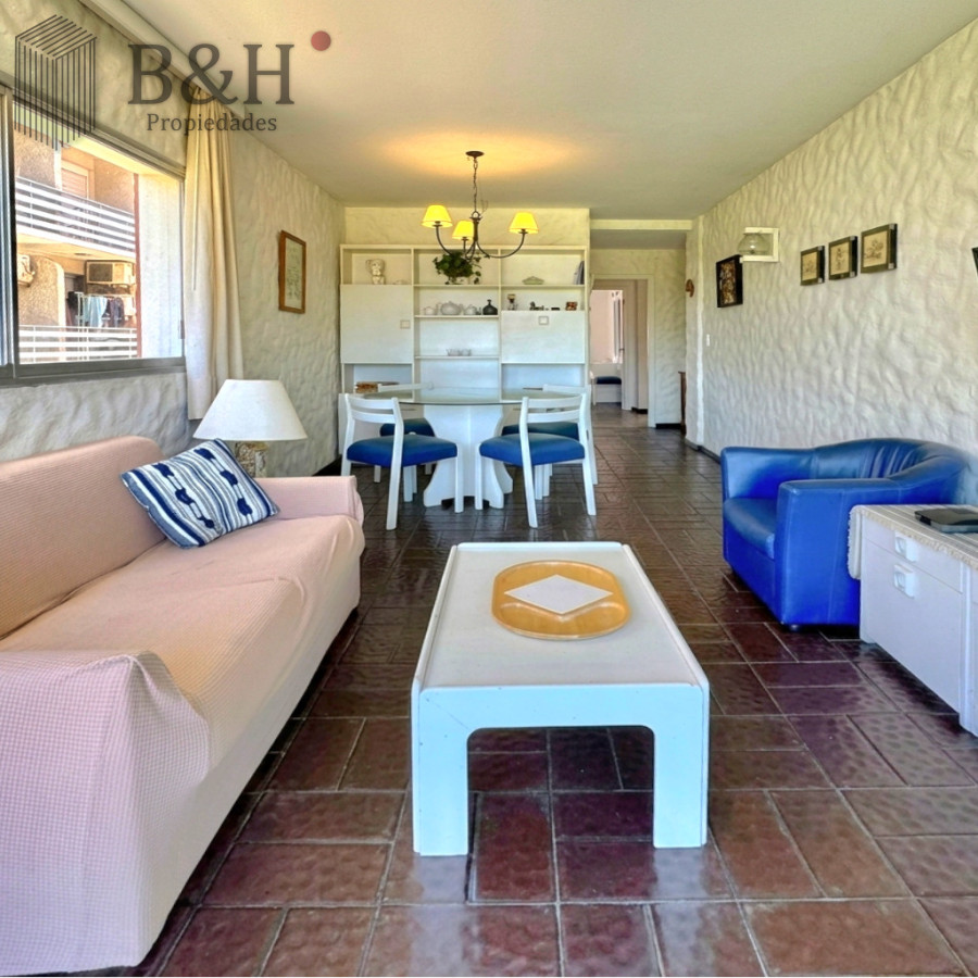Apartamento ID.6871 - Oportunidad 2 dormitorios con balcón primera línea Playa Mansa 