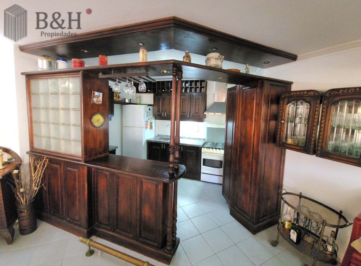Apartamento ID.3381 - Apartamento 3 dormitorios primera linea frente al mar Playa Mansa Pinares con piscina y cochera