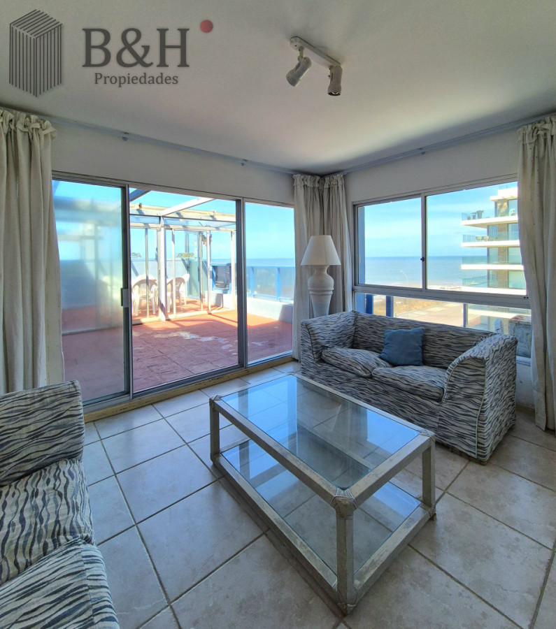 Apartamento ID.6898 - Oportunidad 3 dormitorios + servicio y gran terraza con parrillero propio en Playa Brava Punta del Este 