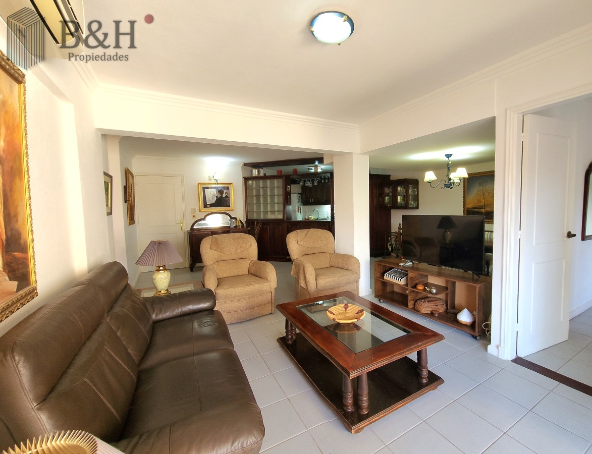 Apartamento ID.3381 - Apartamento 3 dormitorios primera linea frente al mar Playa Mansa Pinares con piscina y cochera