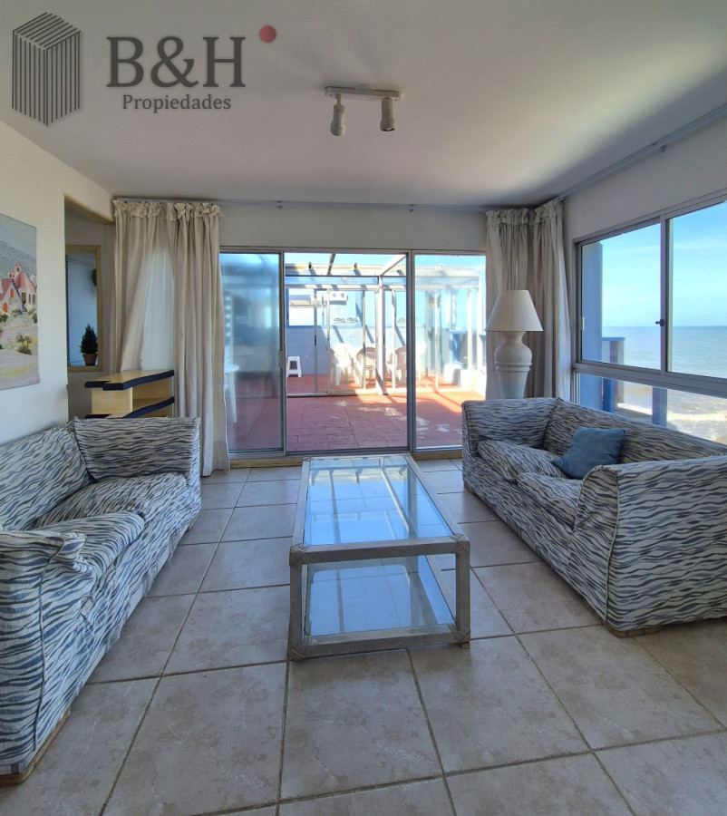 Apartamento ID.6898 - Oportunidad 3 dormitorios + servicio y gran terraza con parrillero propio en Playa Brava Punta del Este 