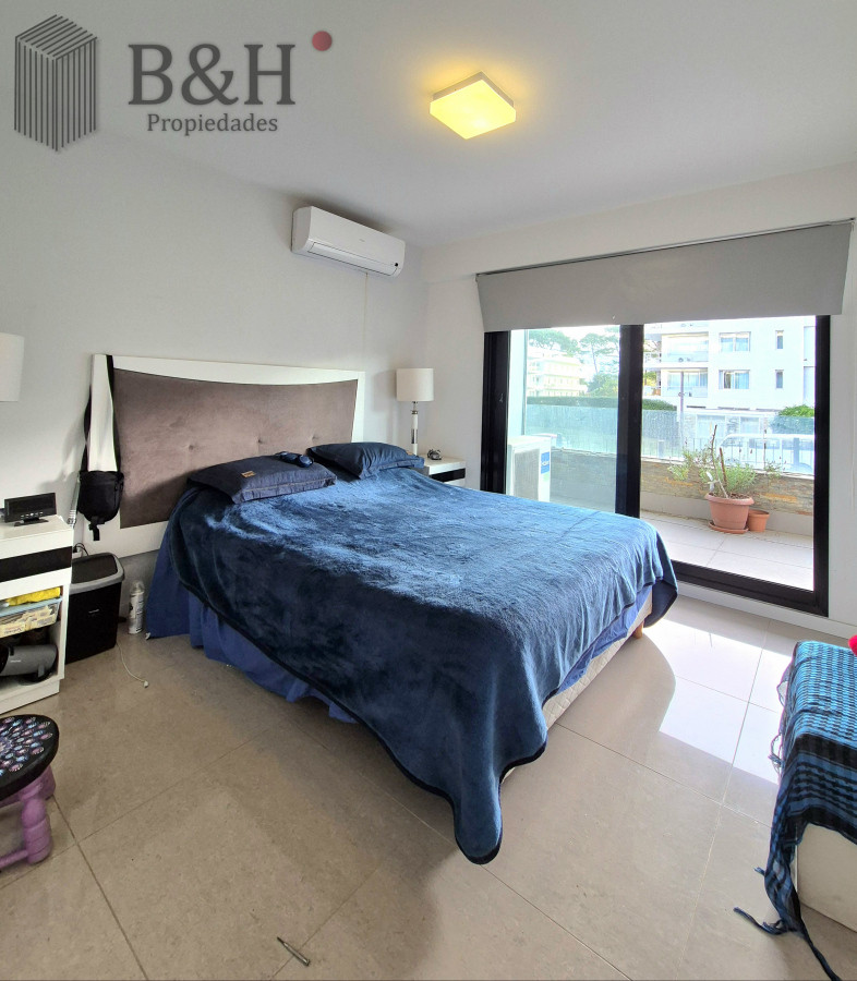Apartamento ID.4869 - Oportunidad Apartamento 2 dormitorios moderno gran terraza cochera piscina Playa Mansa Punta del Este