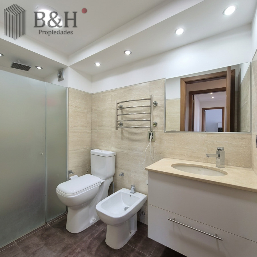 Apartamento ID.7172 - Apartamento Reciclado de 3 Dormitorios con Parrillero en Playa Mansa Punta del Este