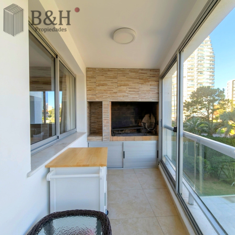 Apartamento ID.7172 - Apartamento Reciclado de 3 Dormitorios con Parrillero en Playa Mansa Punta del Este