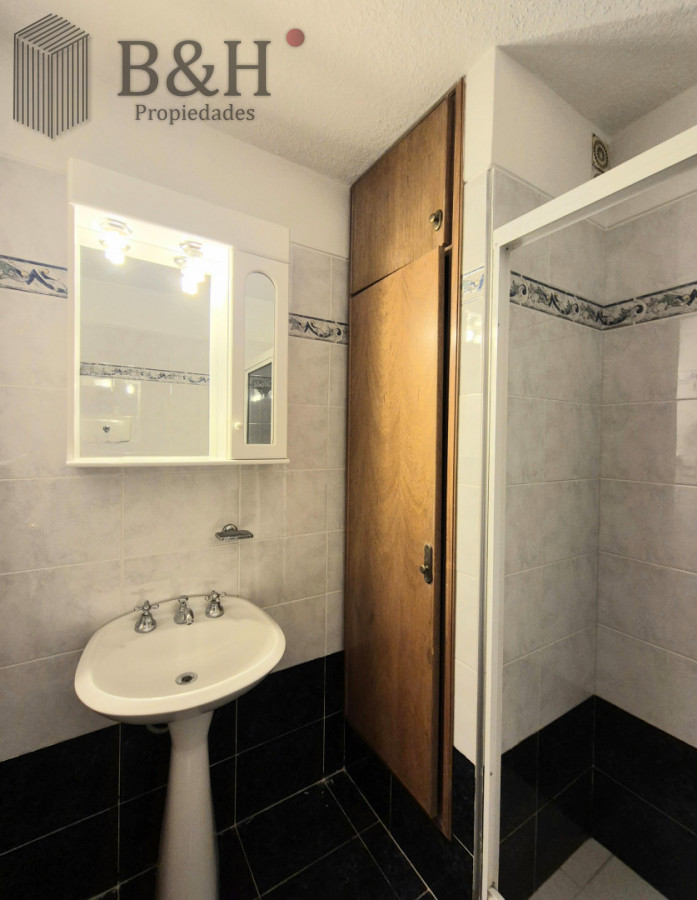 Apartamento ID.6898 - Oportunidad 3 dormitorios + servicio y gran terraza con parrillero propio en Playa Brava Punta del Este 