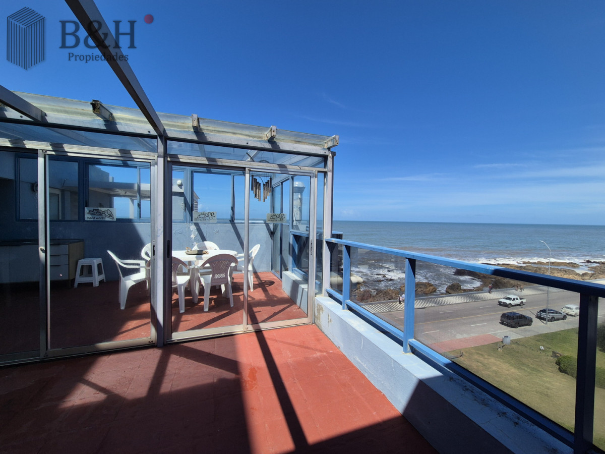 Apartamento ID.6898 - Oportunidad 3 dormitorios + servicio y gran terraza con parrillero propio en Playa Brava Punta del Este 