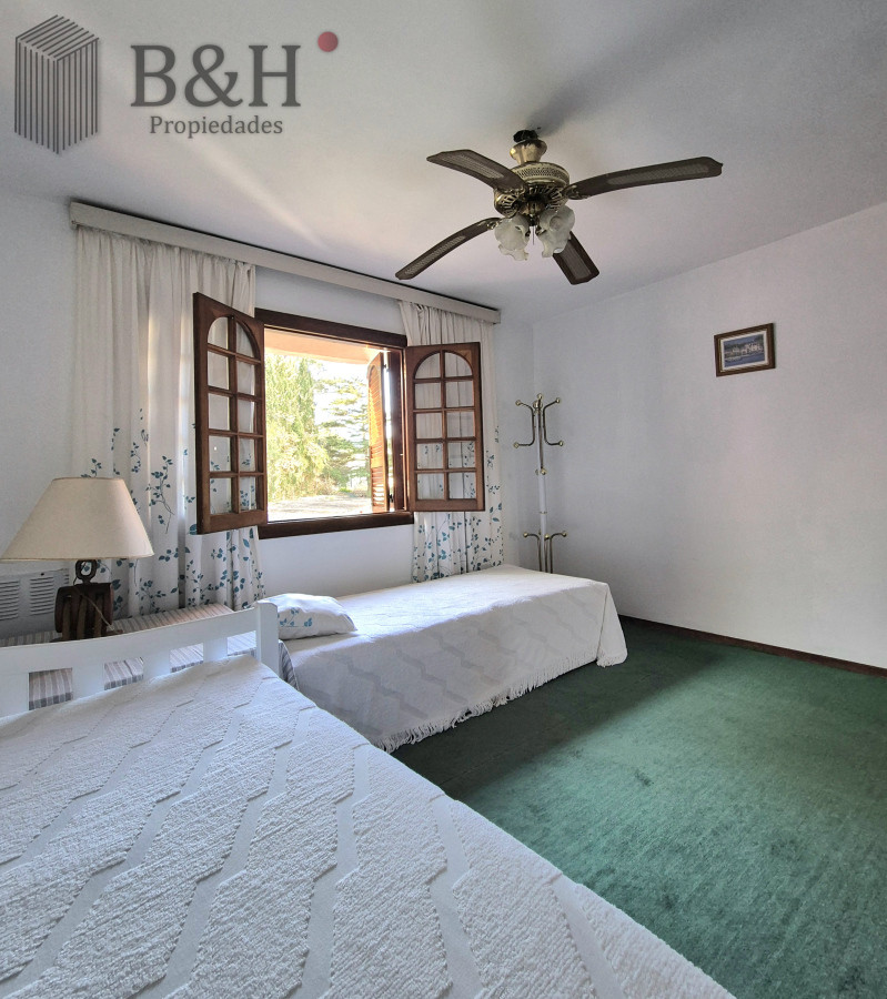 Apartamento ID.5755 - Oportunidad venta casa 2 dormitorios Playa Mansa cochera y parrillero