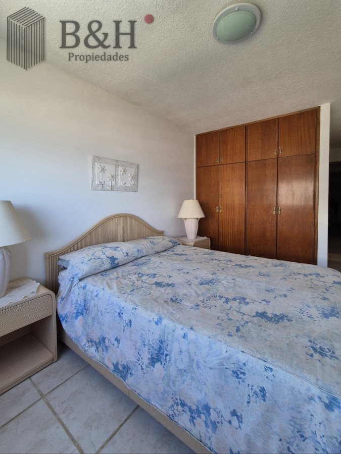 Apartamento ID.6898 - Oportunidad 3 dormitorios + servicio y gran terraza con parrillero propio en Playa Brava Punta del Este 