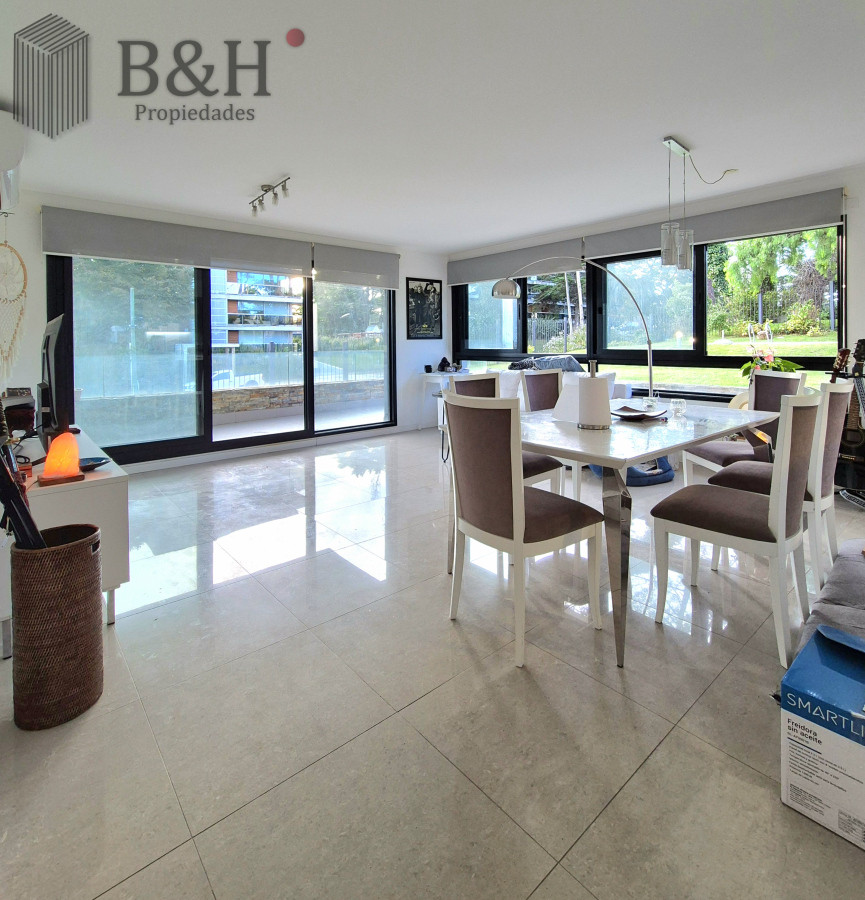 Apartamento ID.4869 - Oportunidad Apartamento 2 dormitorios moderno gran terraza cochera piscina Playa Mansa Punta del Este
