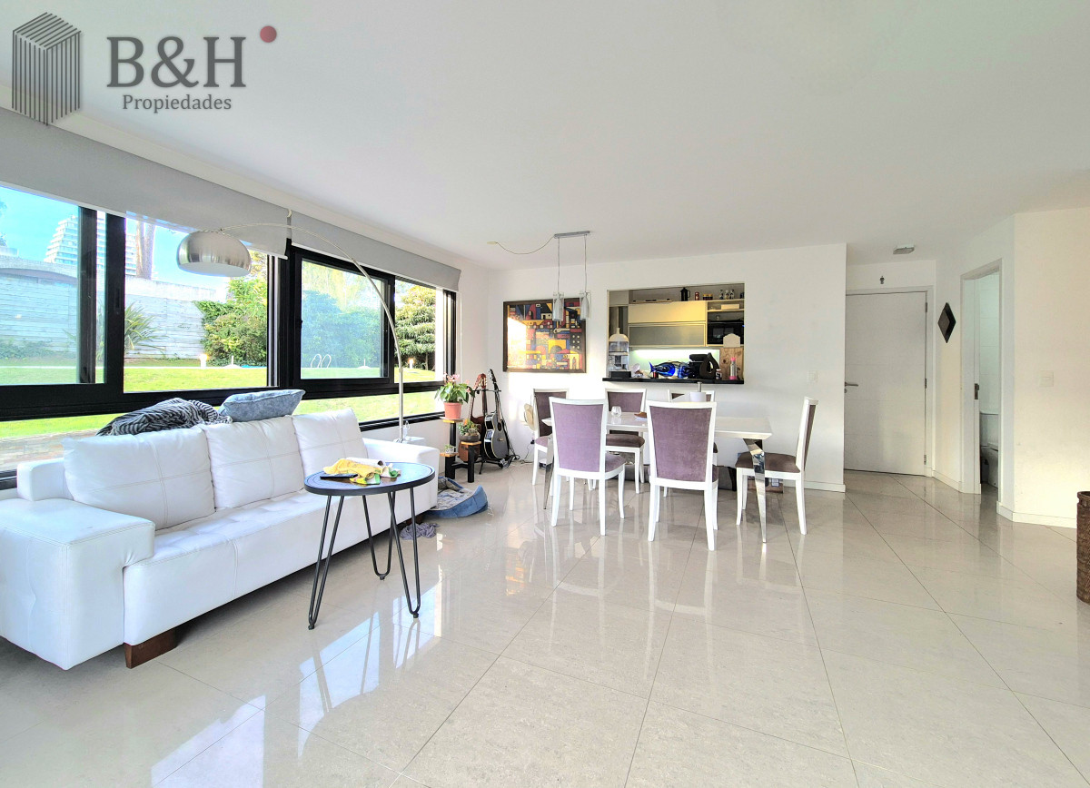 Apartamento ID.4869 - Oportunidad Apartamento 2 dormitorios moderno gran terraza cochera piscina Playa Mansa Punta del Este