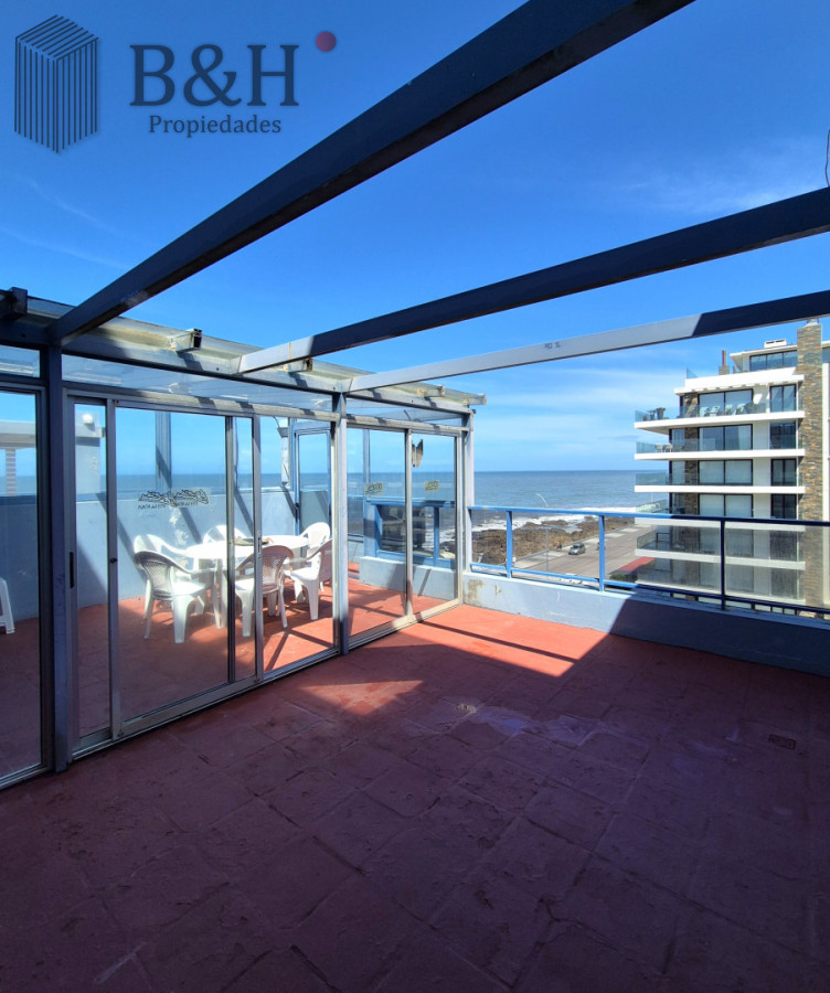Apartamento ID.6898 - Oportunidad 3 dormitorios + servicio y gran terraza con parrillero propio en Playa Brava Punta del Este 
