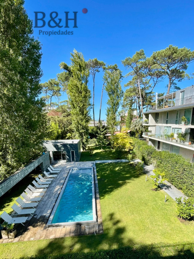 Apartamento ID.7217 - Penthouse de 2 dormitorios moderno + barbacoa uso exclusiva Playa Mansa Punta del Este