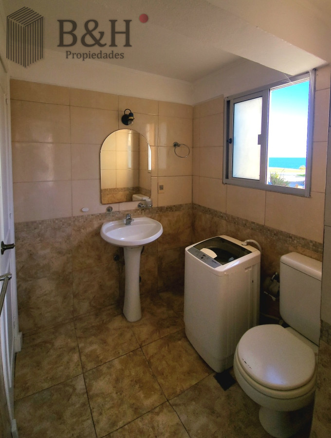 Apartamento ID.3381 - Apartamento 3 dormitorios primera linea frente al mar Playa Mansa Pinares con piscina y cochera