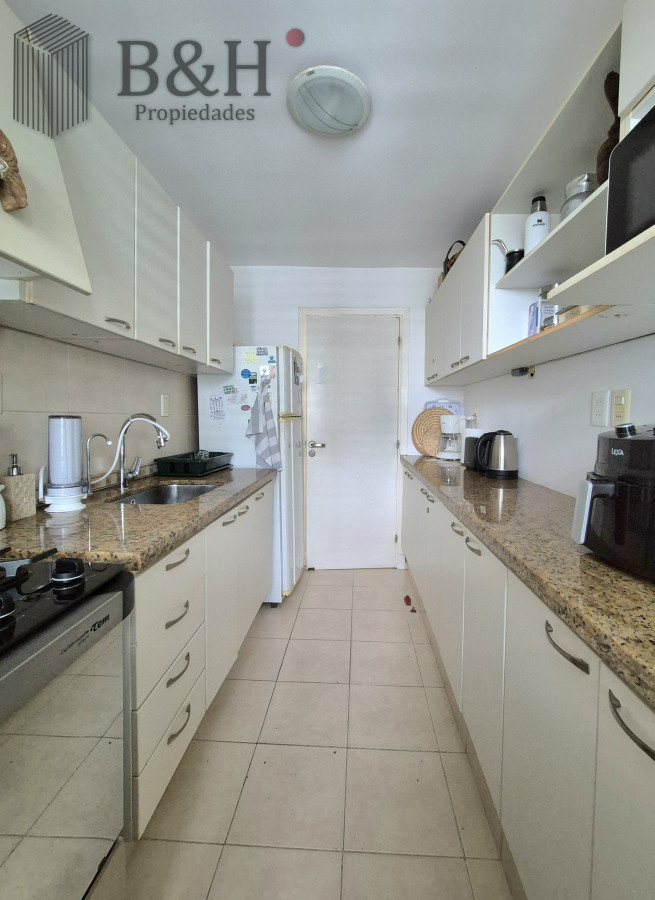 Apartamento ID.5256 - Oportunidad apartamento moderno piso alto 3 dormitorios 2 baños terraza con vista al mar garage venta Punta del Este Jardines del Country