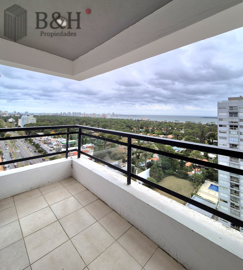Apartamento ID.5256 - Oportunidad apartamento moderno piso alto 3 dormitorios 2 baños terraza con vista al mar garage venta Punta del Este Jardines del Country