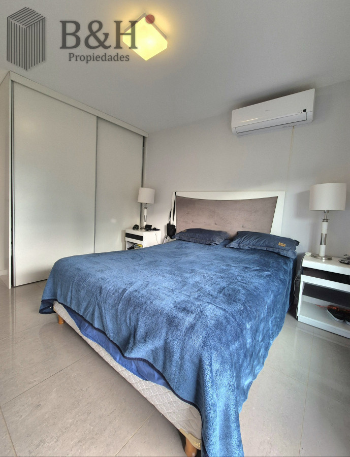 Apartamento ID.4869 - Oportunidad Apartamento 2 dormitorios moderno gran terraza cochera piscina Playa Mansa Punta del Este