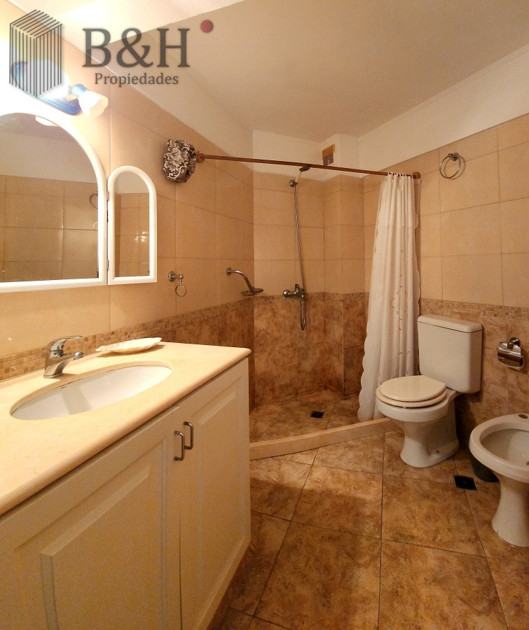 Apartamento ID.3381 - Apartamento 3 dormitorios primera linea frente al mar Playa Mansa Pinares con piscina y cochera