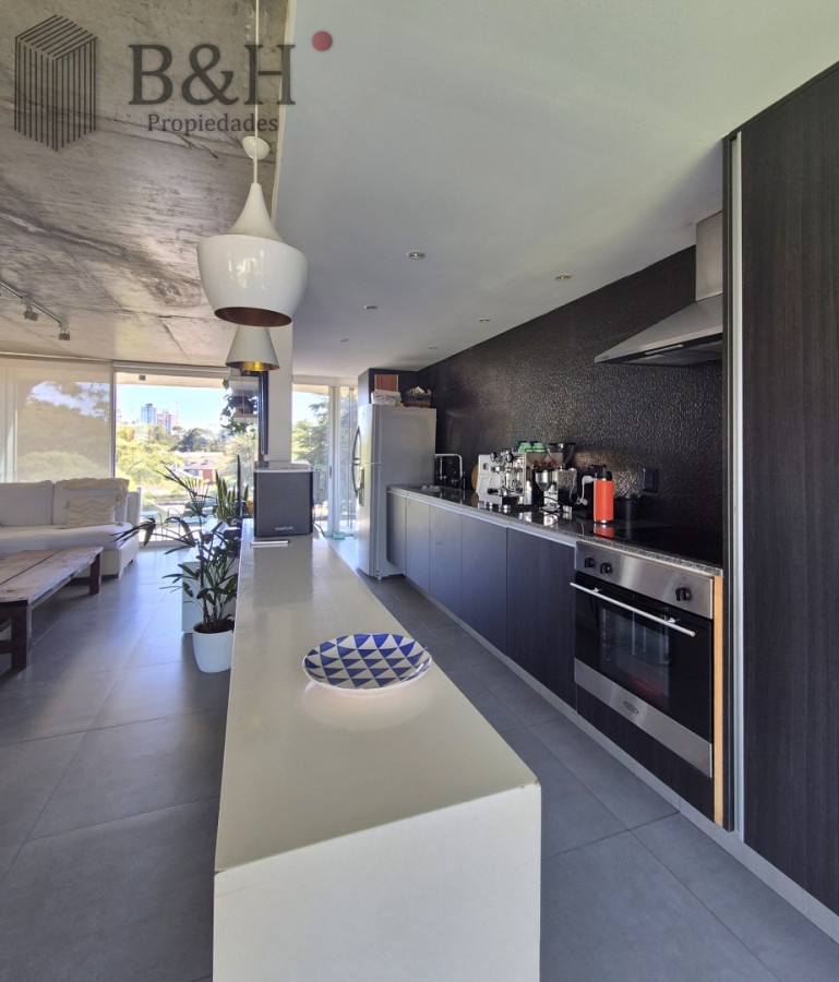 Apartamento ID.7217 - Penthouse de 2 dormitorios moderno + barbacoa uso exclusiva Playa Mansa Punta del Este