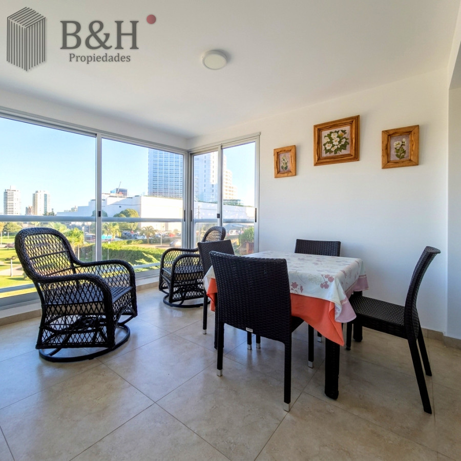 Apartamento ID.7172 - Apartamento Reciclado de 3 Dormitorios con Parrillero en Playa Mansa Punta del Este