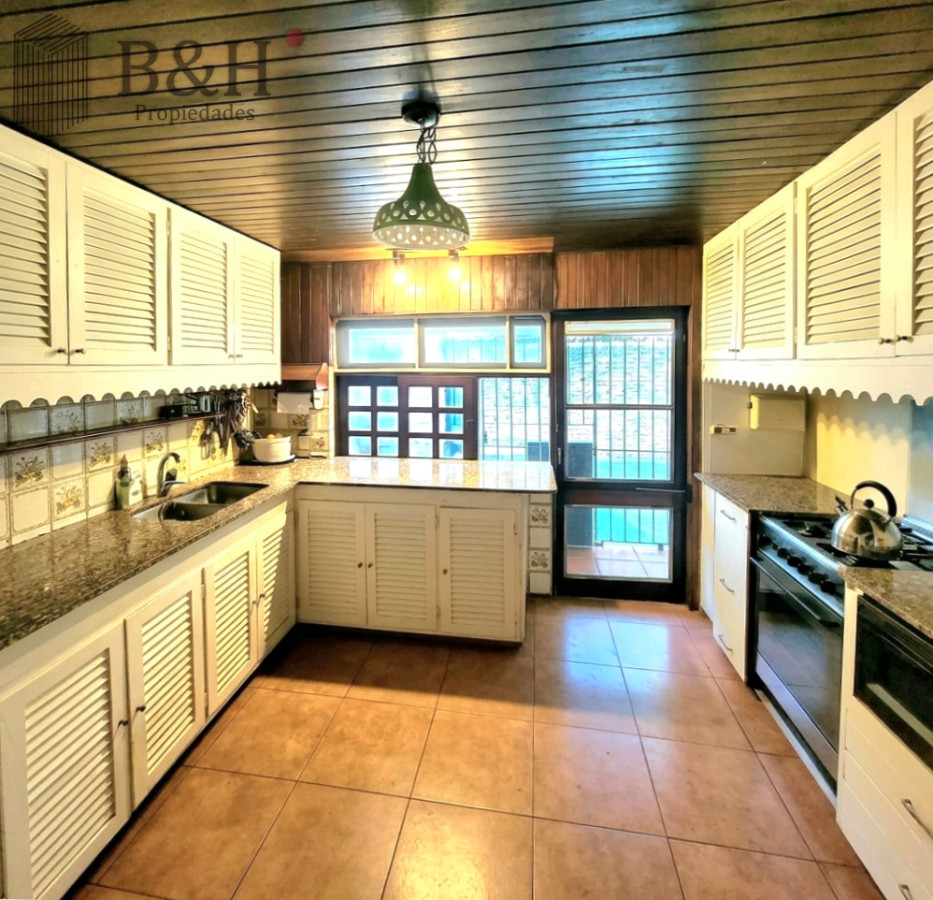 Casa ID.6999 - Casa de 4 dormitorios con piscina, barbacoa para 20 personas y parque arbolado, a 300 metros del mar en Punta del Este