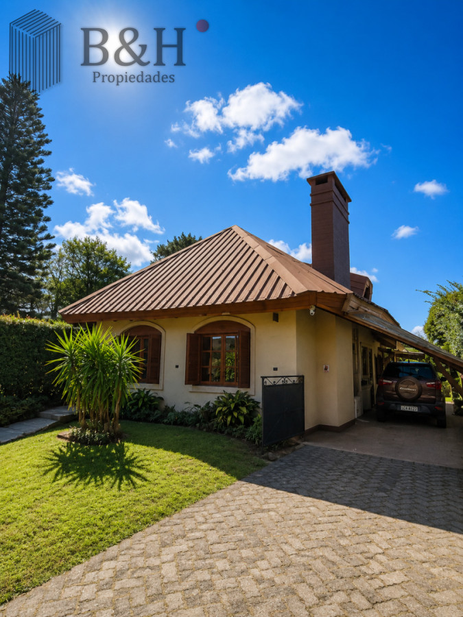 Casa ID.8137 - Casa con dos unidades independientes + dependencia de servicio, gran jardín y piscina climatizada  Punta del Este