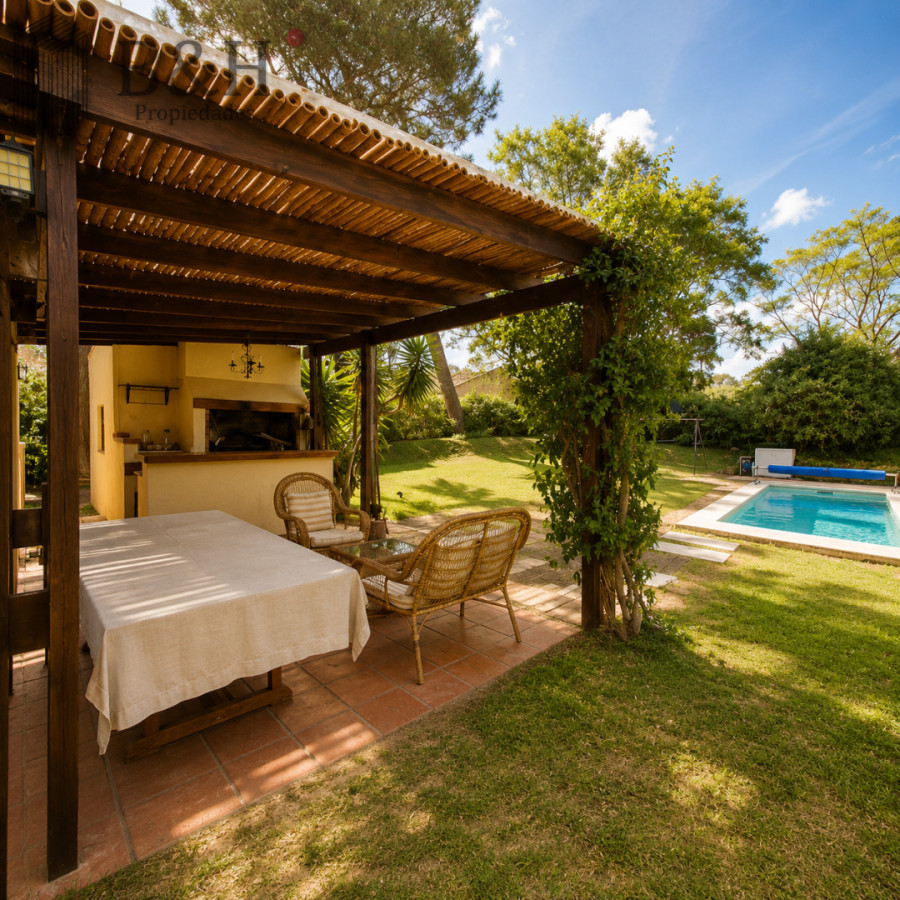 Casa ID.8186 - Casa 3 dormitorios con piscina y barbacoa cercana al mar Pinares Punta del Este 