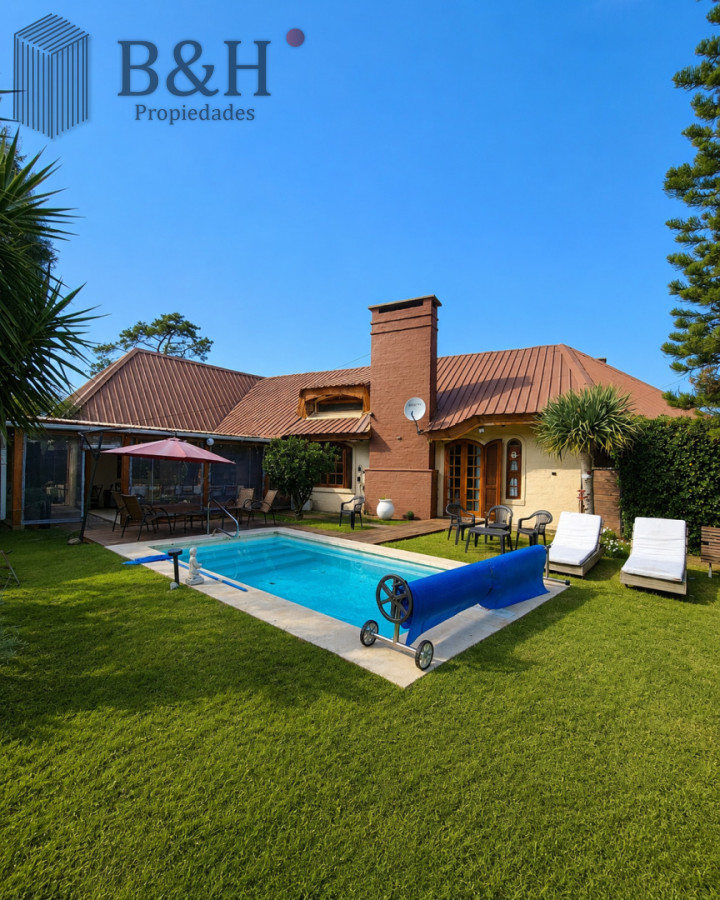 Casa ID.8137 - Casa con dos unidades independientes + dependencia de servicio, gran jardín y piscina climatizada  Punta del Este