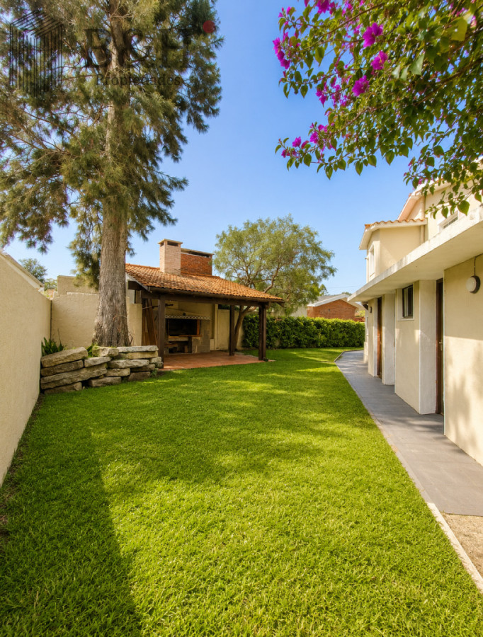 Casa ID.7710 - Casa 5 dormitorios + dependencia a 150mts del mar Playa Masa