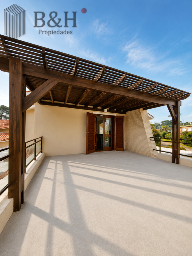 Casa ID.7710 - Casa 5 dormitorios + dependencia a 150mts del mar Playa Masa