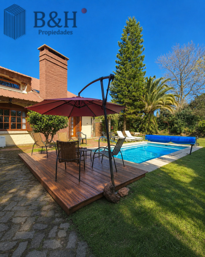 Casa ID.8137 - Casa con dos unidades independientes + dependencia de servicio, gran jardín y piscina climatizada  Punta del Este