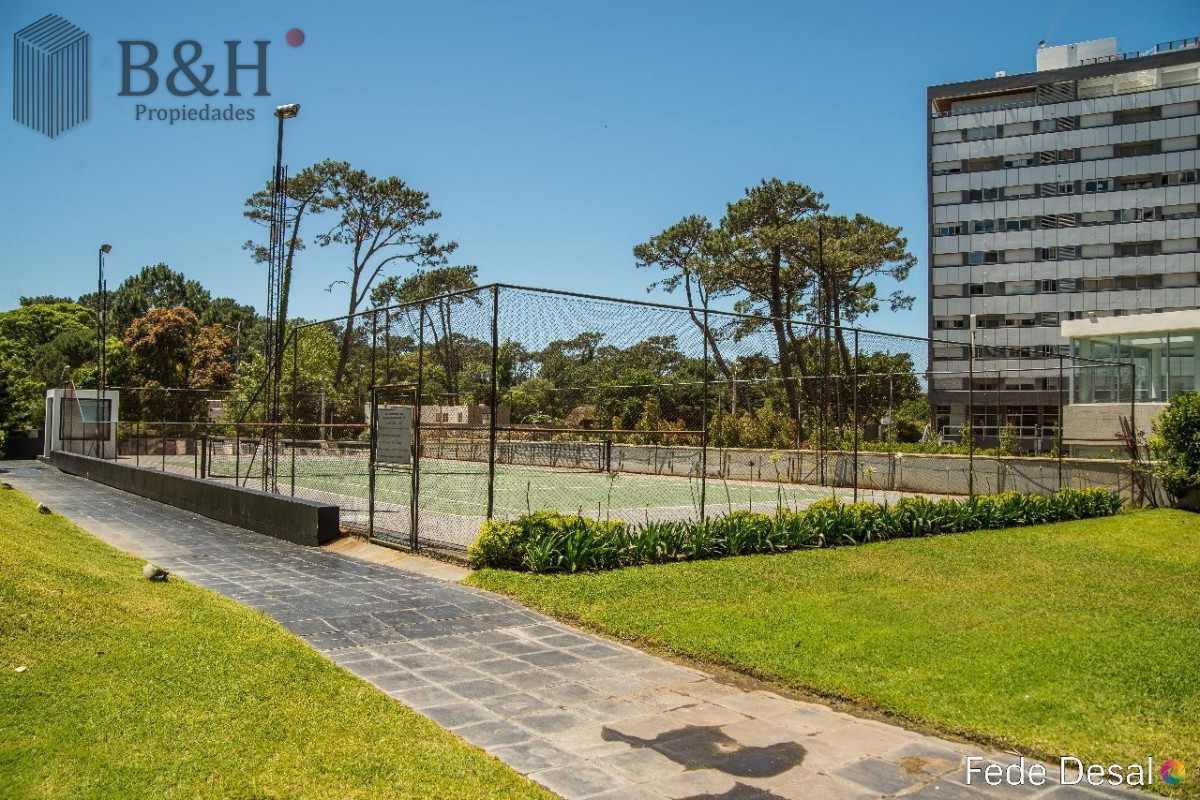 Apartamento ID.5256 - Oportunidad apartamento moderno piso alto 3 dormitorios 2 baños terraza con vista al mar garage venta Punta del Este Jardines del Country