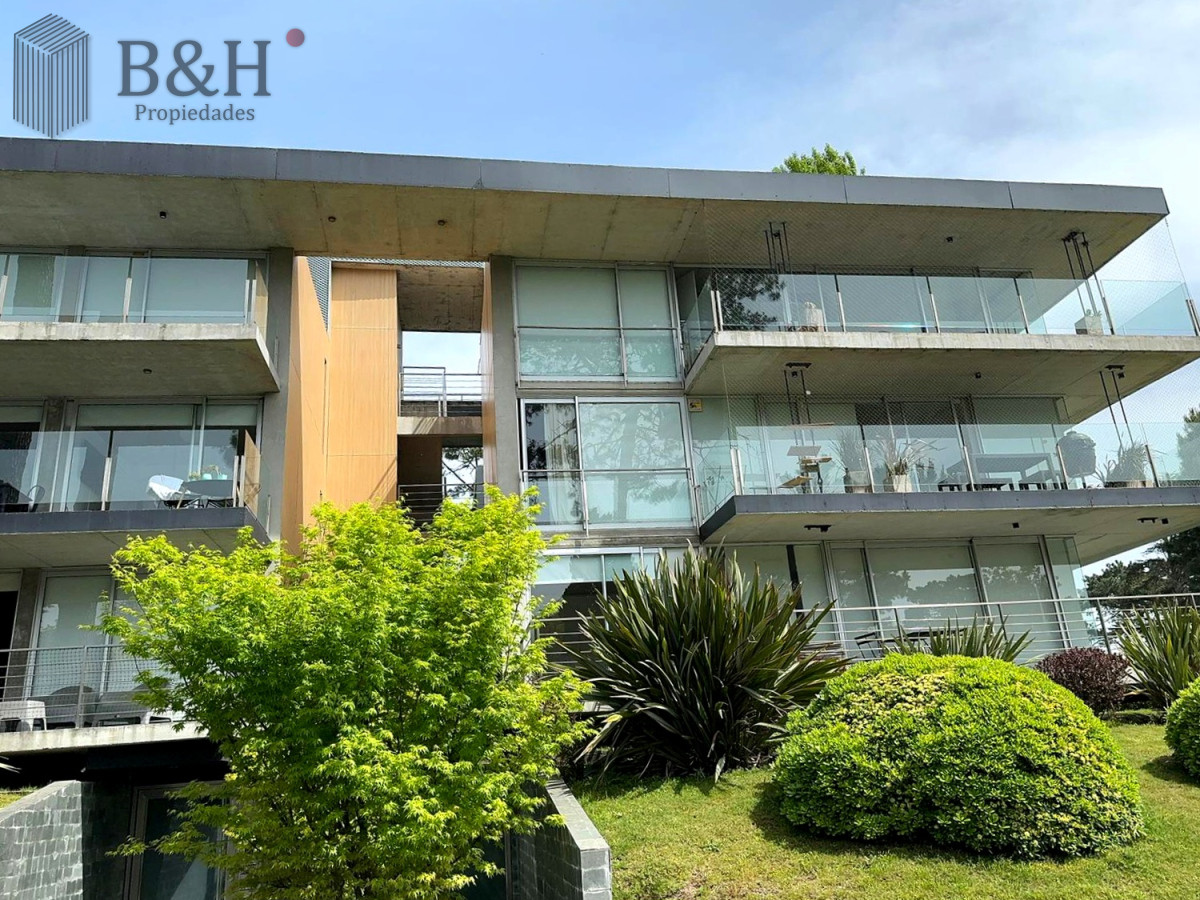 Apartamento ID.7217 - Penthouse de 2 dormitorios moderno + barbacoa uso exclusiva Playa Mansa Punta del Este