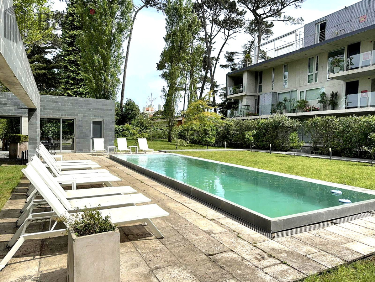 Apartamento ID.7217 - Penthouse de 2 dormitorios moderno + barbacoa uso exclusiva Playa Mansa Punta del Este