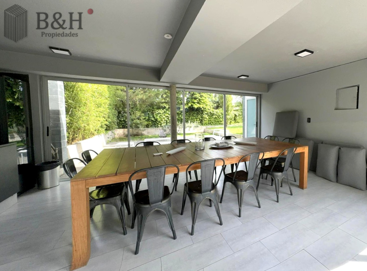 Apartamento ID.7217 - Penthouse de 2 dormitorios moderno + barbacoa uso exclusiva Playa Mansa Punta del Este