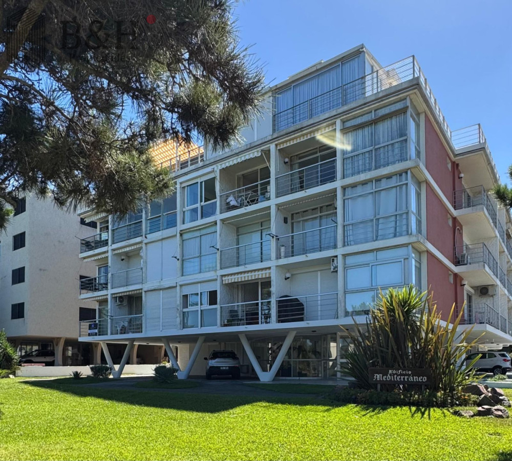 Apartamento ID.6871 - Oportunidad 2 dormitorios con balcón primera línea Playa Mansa 