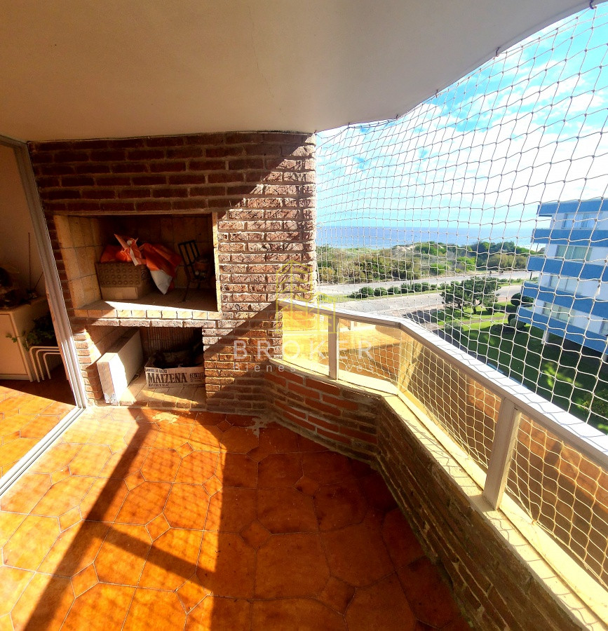Apartamento ID.1860/Oportunidad_apartamento_en_venta_vista_al_mar_terraza_parrillero_Playa_Mansa - Oportunidad apartamento en venta vista al mar terraza parrillero Playa Mansa
